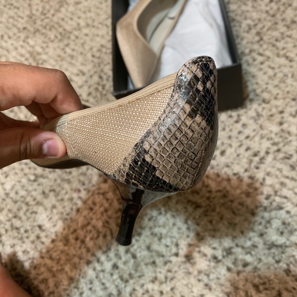 Tahari heels - Picture 6 of 6